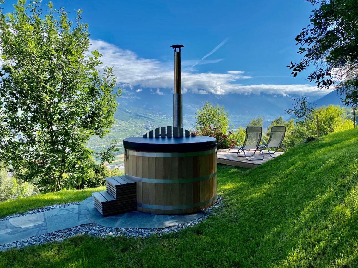 Eco Lodge With Jacuzzi And View In The Swiss Alps Grone Exterior photo