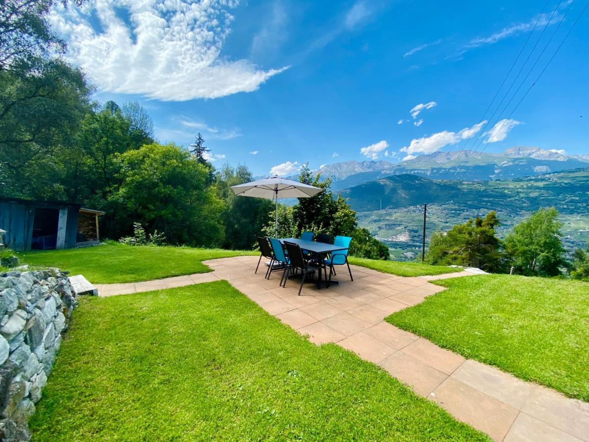 Eco Lodge With Jacuzzi And View In The Swiss Alps Grone Exterior photo
